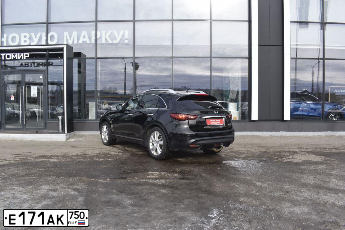 Фото автомобиля INFINITI QX70 /FX/, 2013 — госномер Е416КН799. Цвет: ЧЕРНЫЙ