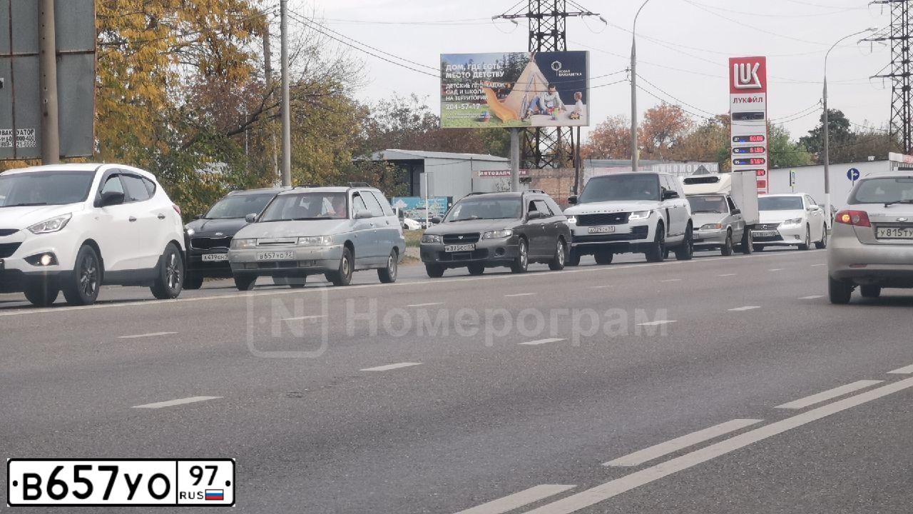 Фото автомобиля HONDA STREAM, 2004 — госномер Н508ВЕ750. Цвет: ЗОЛОТИСТЫЙ