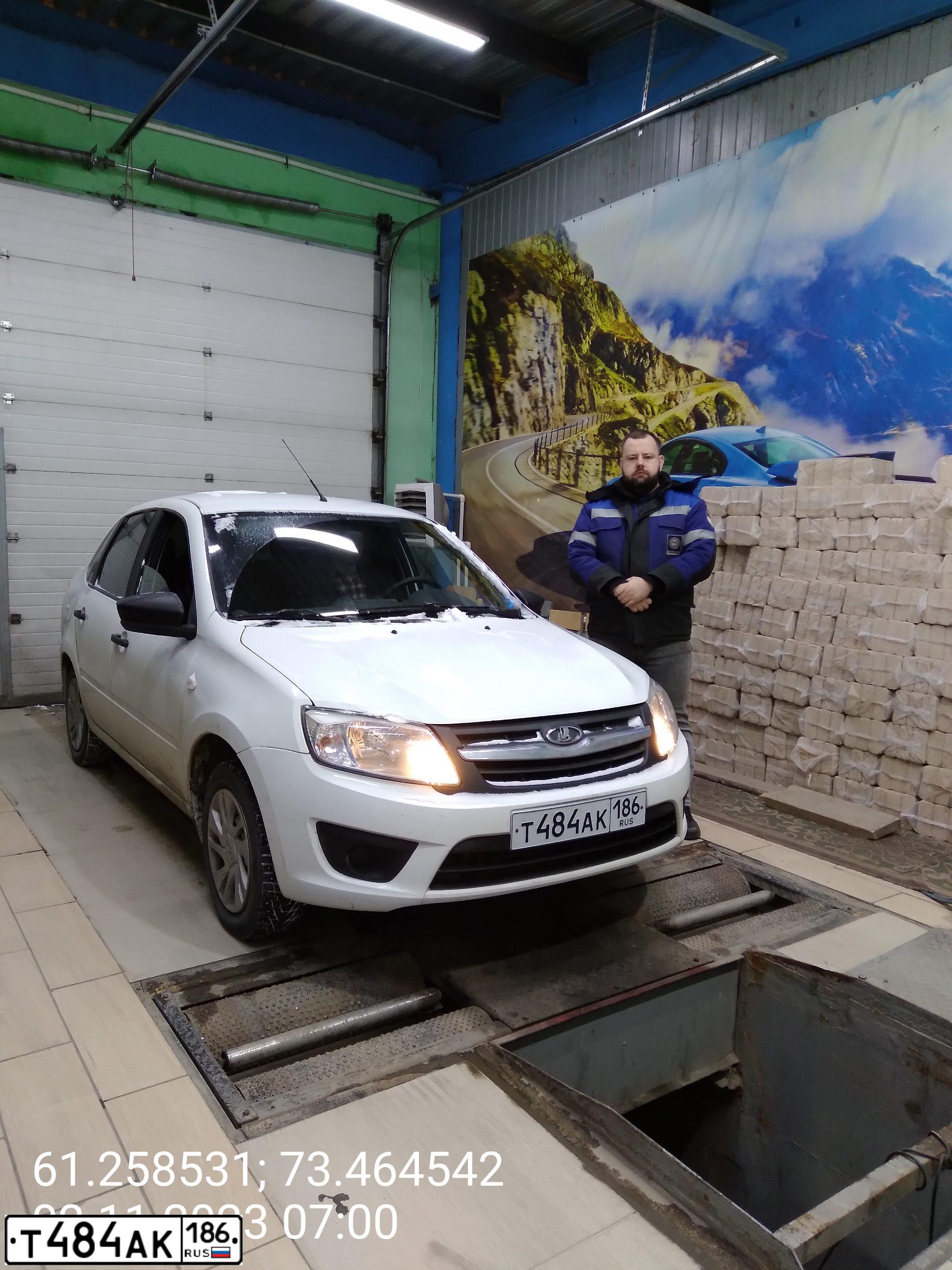 Фото автомобиля LADA 2190 GRANTA, 2013 — госномер Т484АК186. Цвет: СЕРЕБРИСТЫЙ