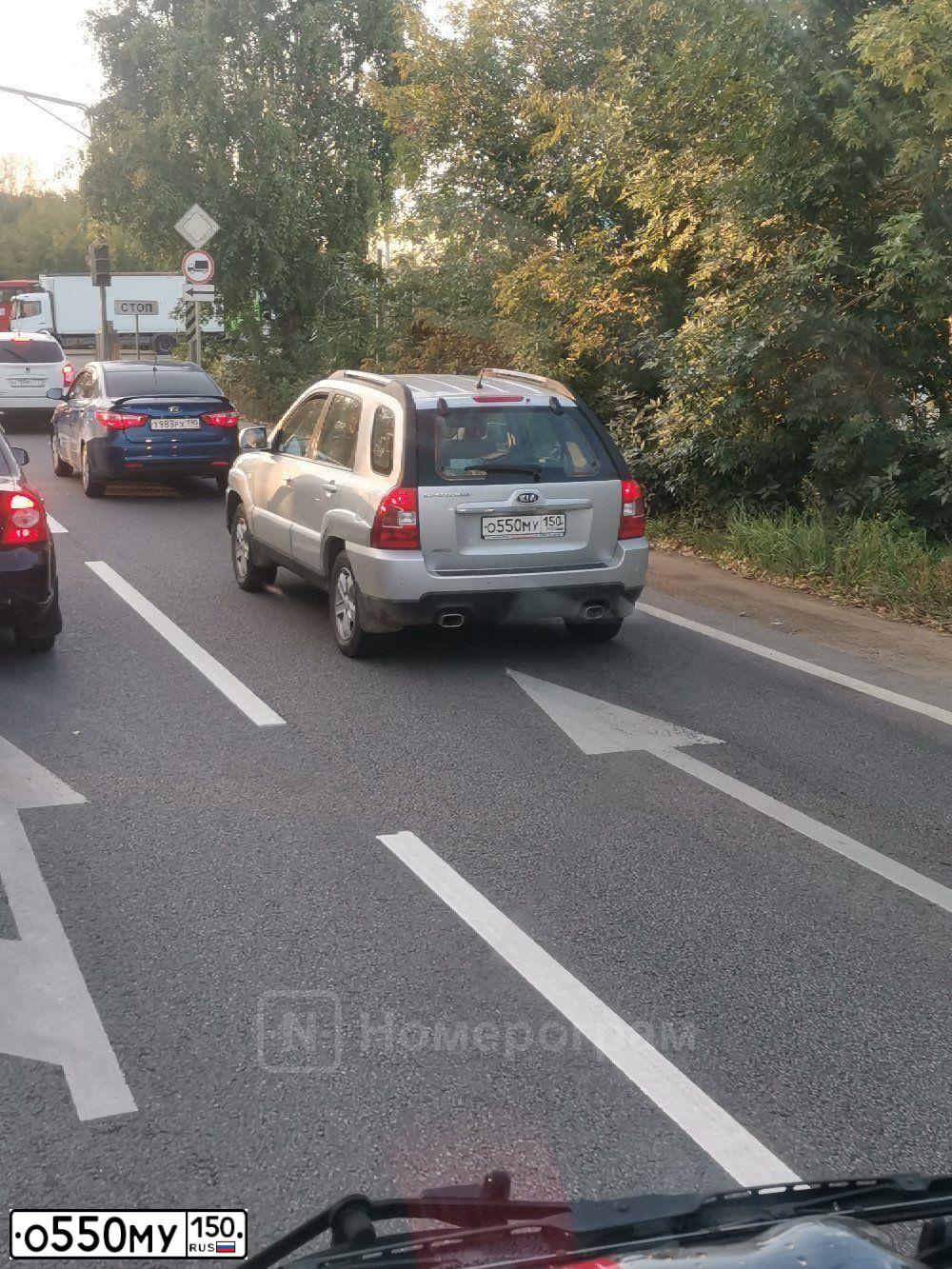 Фото автомобиля KIA SPORTAGE, 2009 — госномер О550МУ150. Цвет: ПЕРЛАМУТРОВЫЙ СЕРЕБРИСТЫЙ