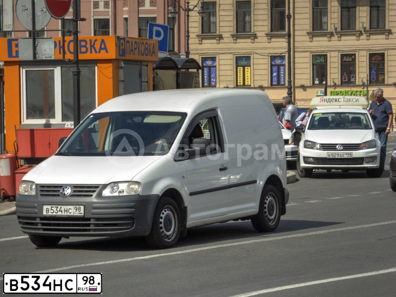 Фото автомобиля VOLKSWAGEN CADDY, 2007 — госномер В534НС98. Цвет: Белый