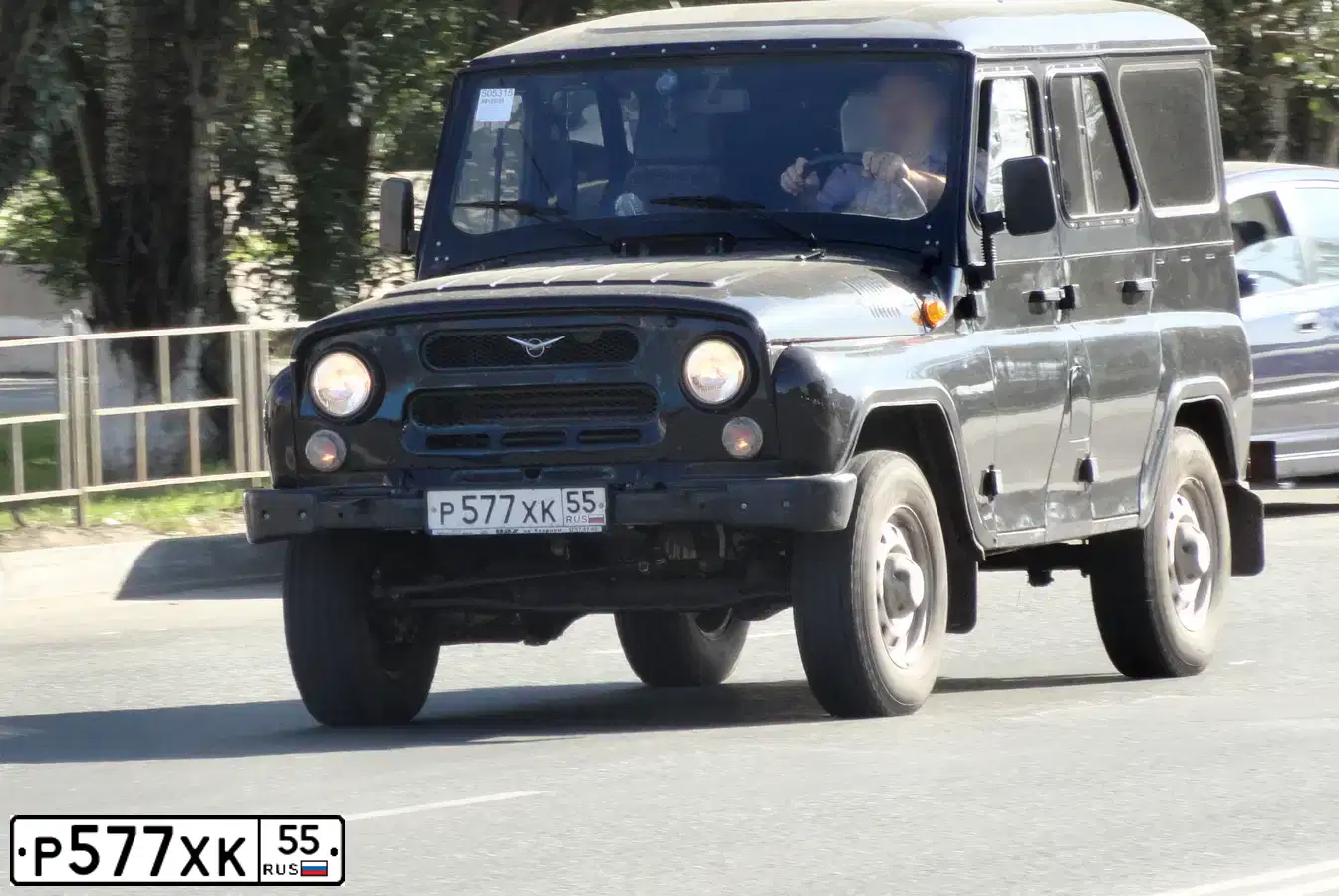 Фото автомобиля UAZ 3151 / HUNTER, 2011 — госномер Р577ХК55. Цвет: ЧЕРНЫЙ