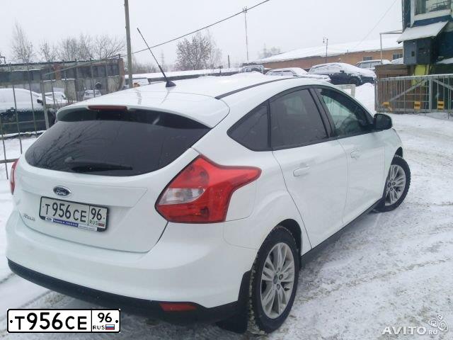 Фото автомобиля FORD FOCUS, 2011 — госномер Т956СЕ96. Цвет: Белый