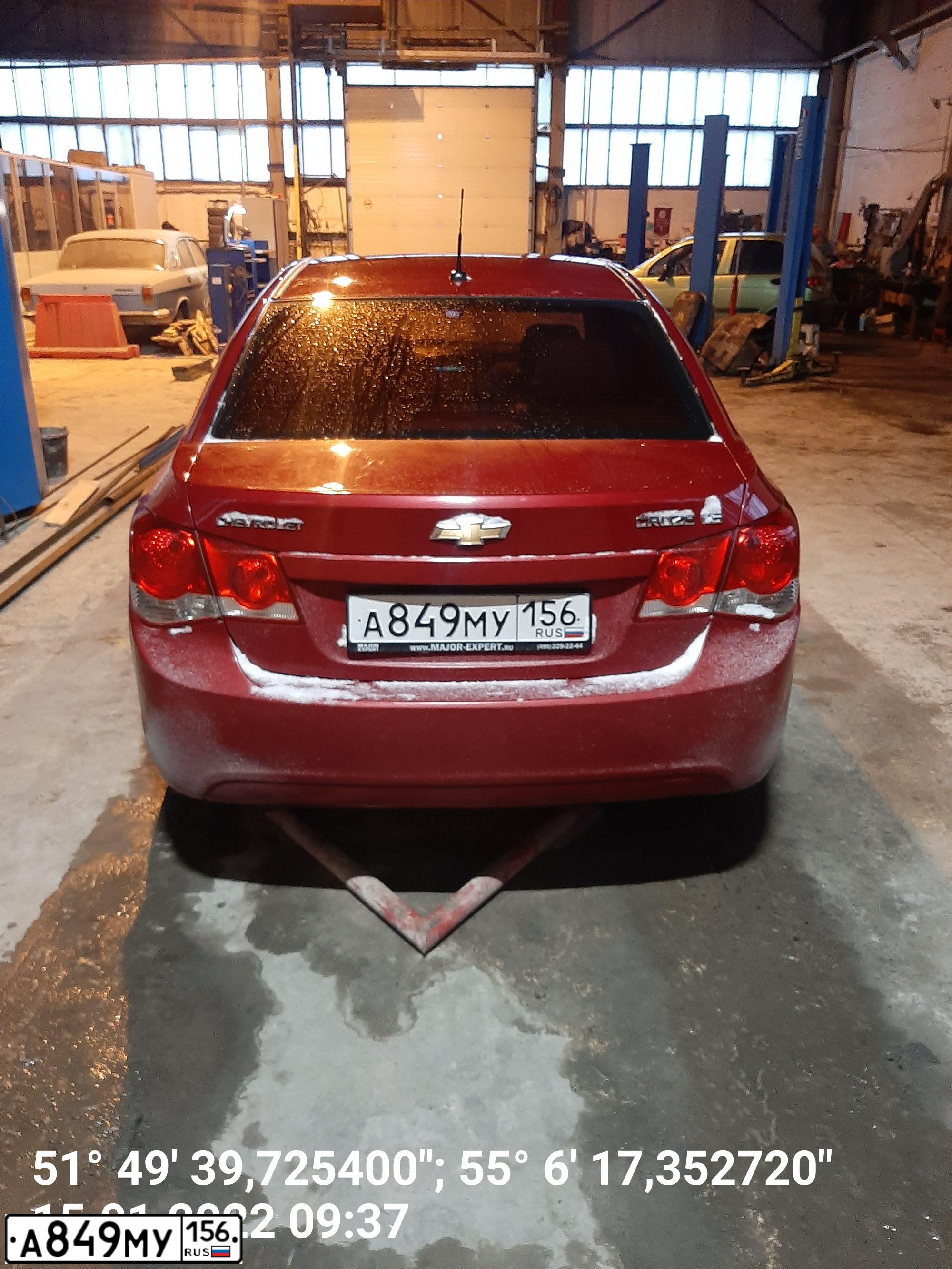 Фото автомобиля CHEVROLET CRUZE, 2009 — госномер Т911НР33. Цвет: Красный