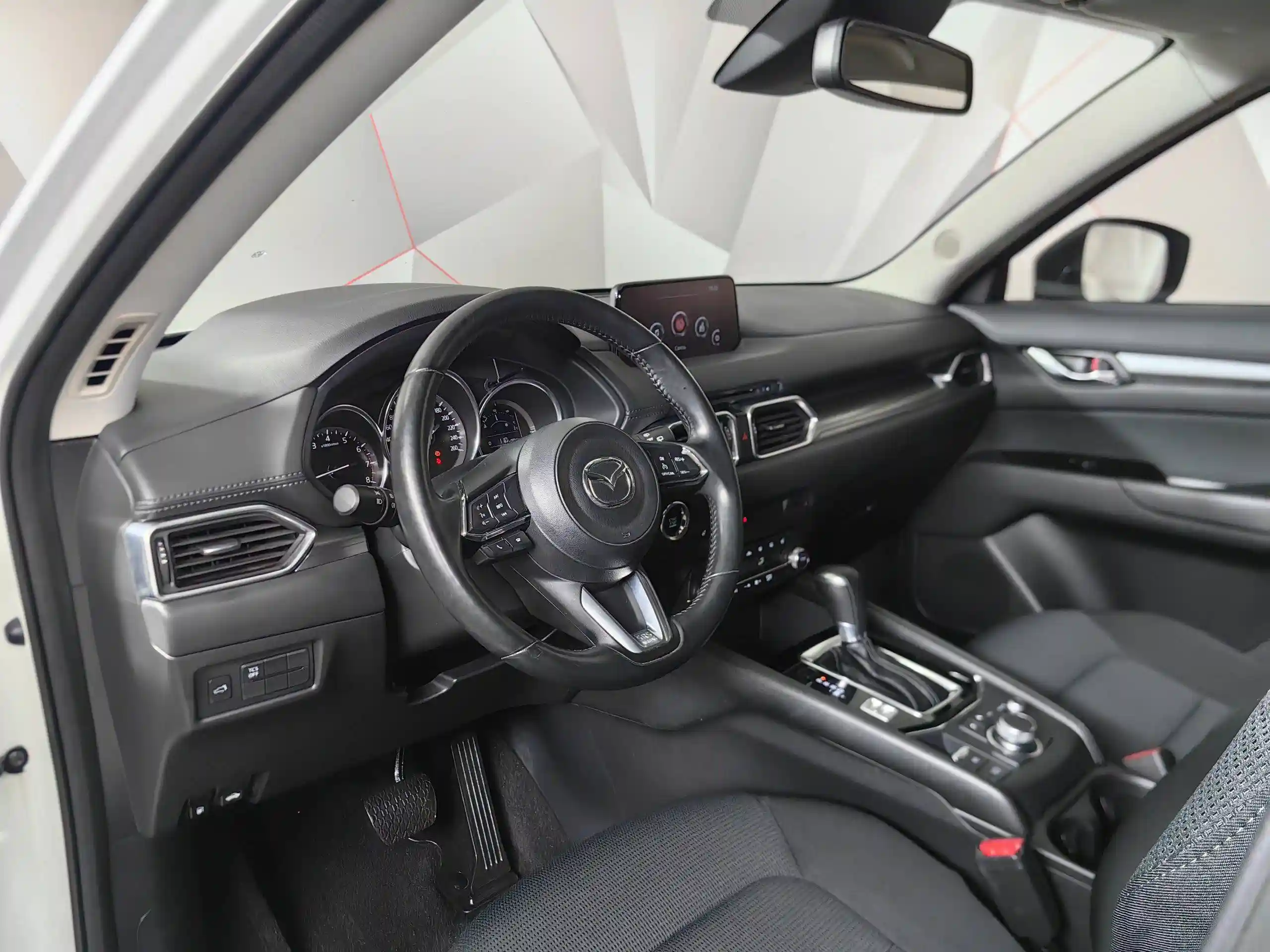 Фото автомобиля MAZDA CX-5, 2019 — госномер Т263ТТ99. Цвет: БЕЛЫЙ ПЕРЛАМУТР
