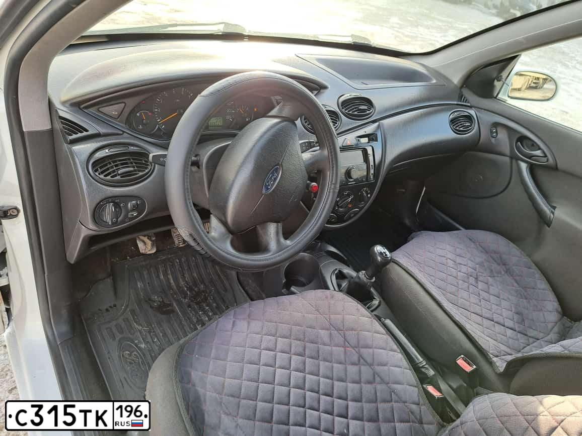 Фото автомобиля FORD FOCUS, 2003 — госномер С315ТК196. Цвет: Белый
