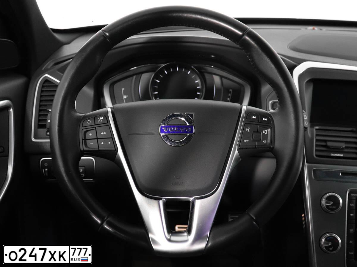 Фото автомобиля VOLVO XC60, 2017 — госномер О590ТЕ32. Цвет: синий