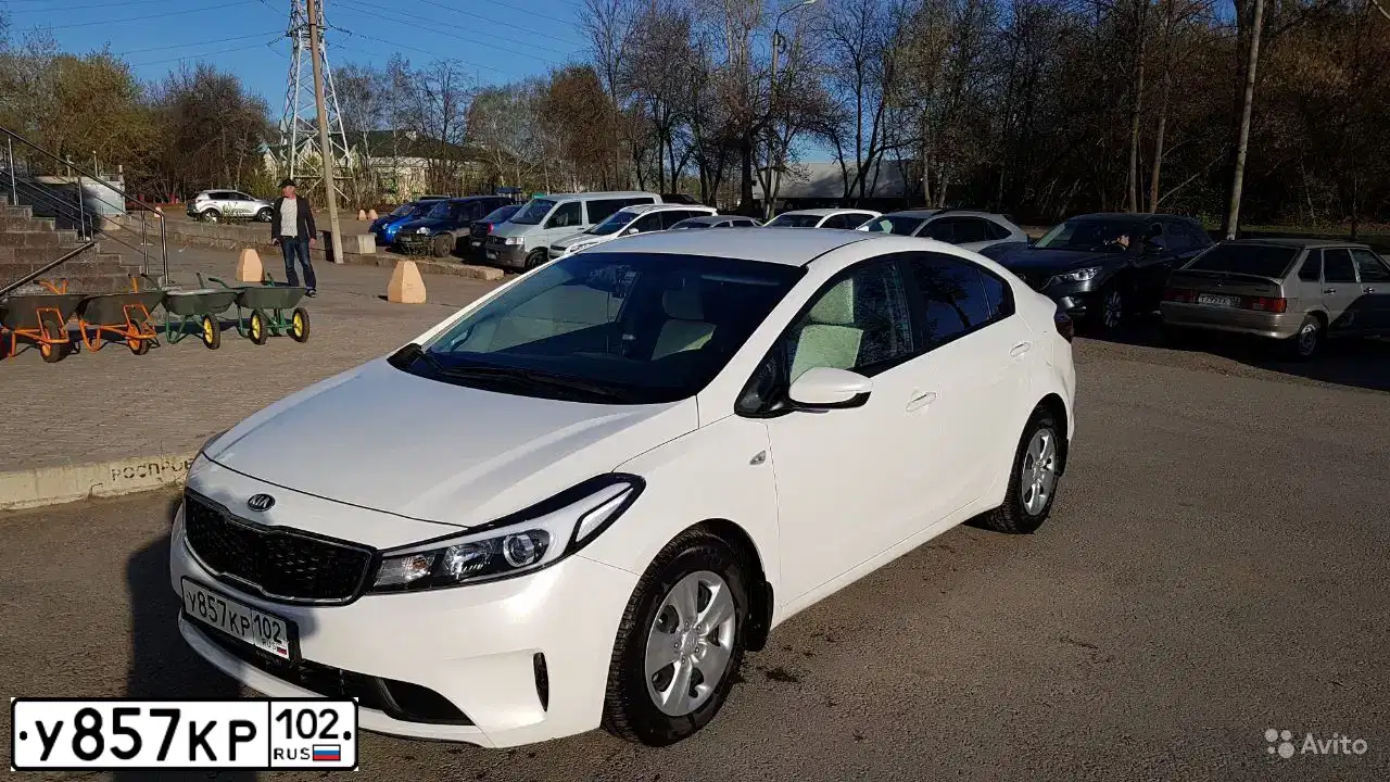 Фото автомобиля KIA CERATO, 2017 — госномер М547КН196. Цвет: БЕЛЫЙ