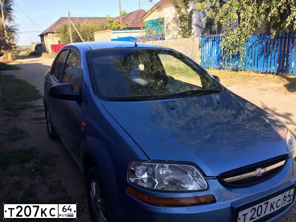 Фото автомобиля CHEVROLET AVEO, 2004 — госномер Т207КС64. Цвет: ГОЛУБОЙ