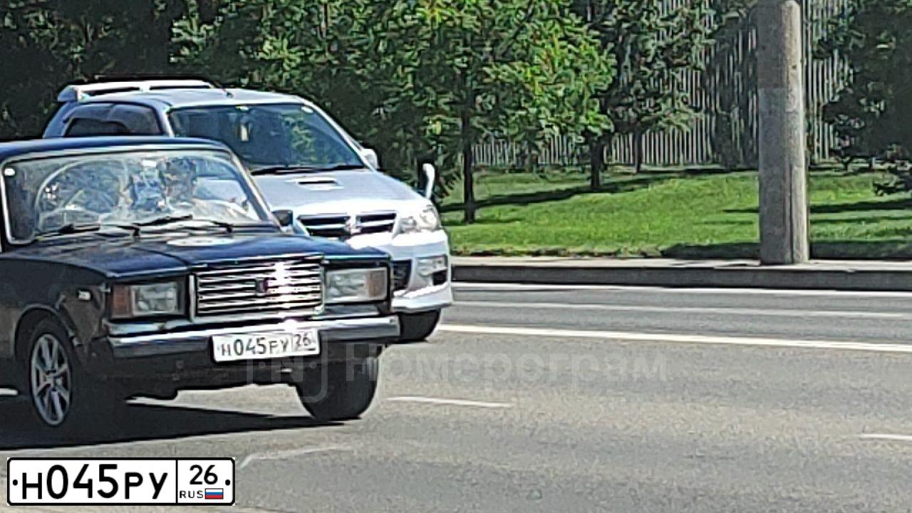 Фото автомобиля LADA 2107, 2009 — госномер Н045РУ26. Цвет: Темно-зеленый