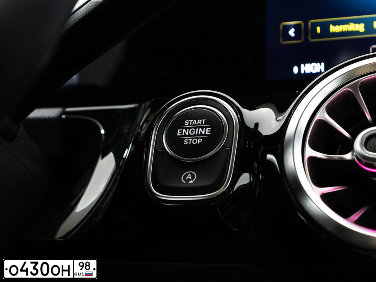 Фото автомобиля BMW X1, 2012 — госномер О430ОН98. Цвет: Коричневый