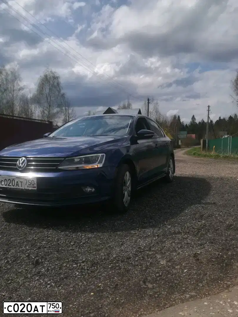 Фото автомобиля VOLKSWAGEN JETTA, 2015 — госномер Х360СО31. Цвет: Темно-синий