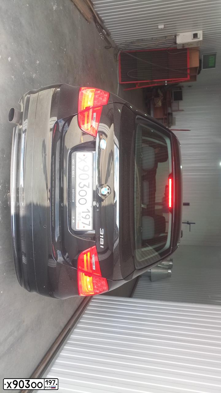 Фото автомобиля BMW 318I, 2011 — госномер У544ХЕ774