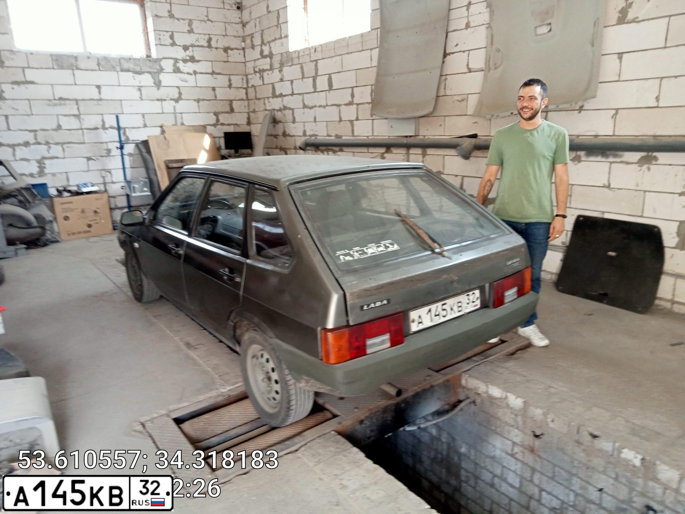 Фото автомобиля LADA 2109 SAMARA, 1991 — госномер А145КВ32. Цвет: СЕРЫЙ