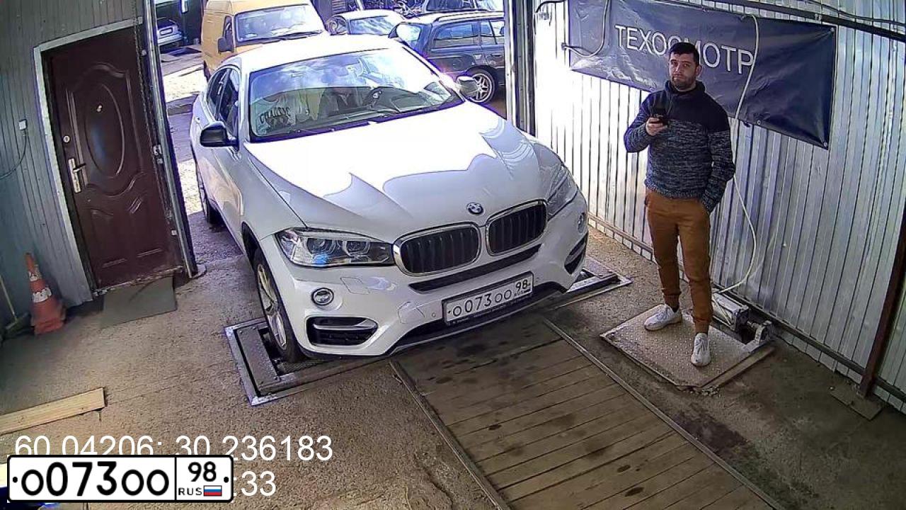 Фото автомобиля BMW X6, 2015 — госномер Т604МВ198. Цвет: БЕЛЫЙ МЕТАЛЛИК