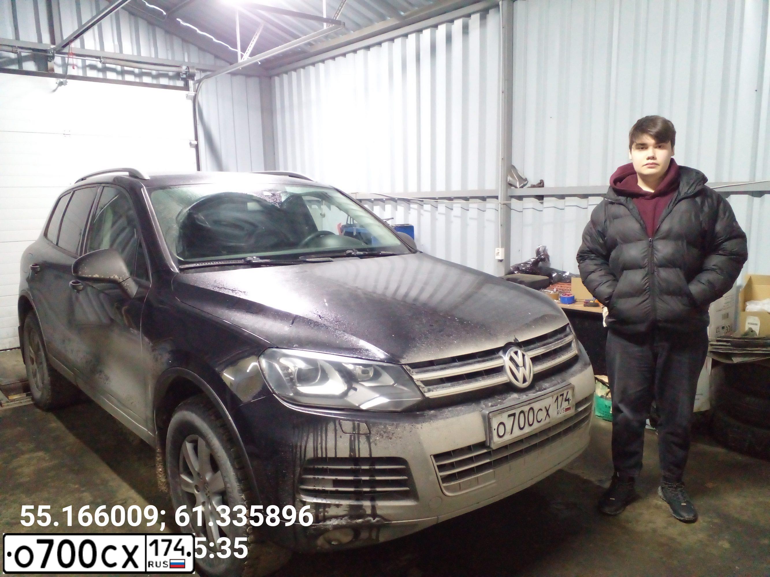 Фото автомобиля VOLKSWAGEN TOUAREG, 2013 — госномер О700СХ174. Цвет: ЧЕРНЫЙ