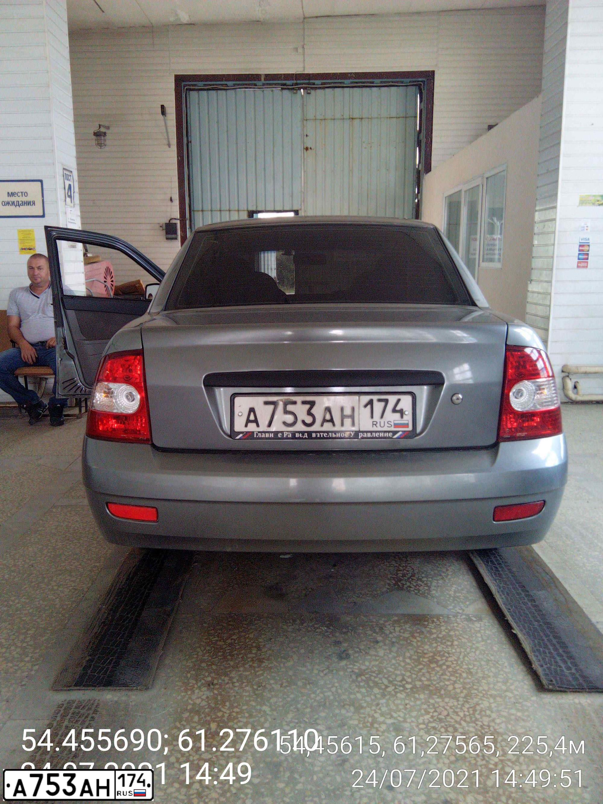 Фото автомобиля LADA PRIORA, 2007 — госномер С068ЕЕ774. Цвет: СРЕДНИЙ СЕРО-ЗЕЛЕНЫЙ МЕТ.