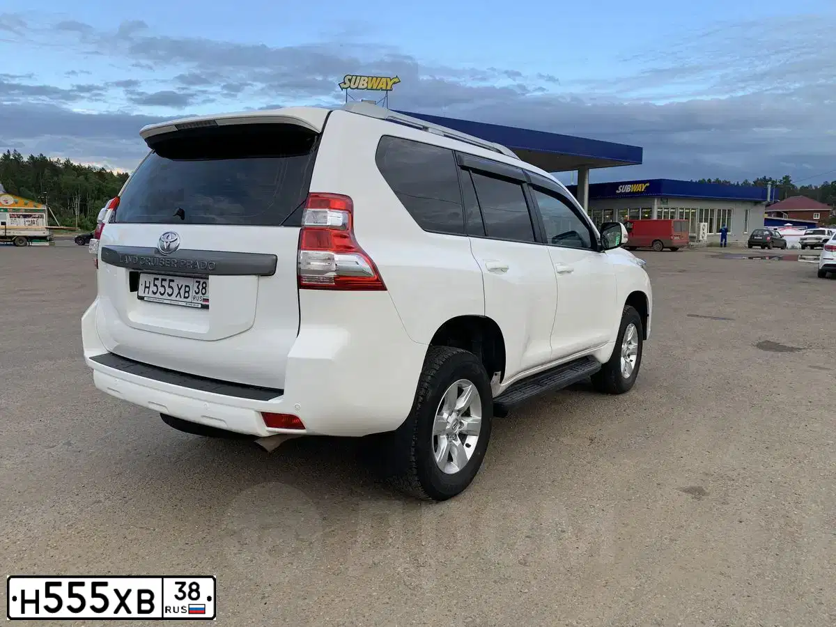 Фото автомобиля TOYOTA LAND CRUISER, 2014 — госномер В519МН138. Цвет: Белый
