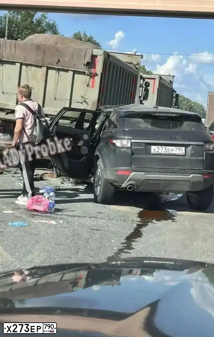 Фото автомобиля LANDROVER RANGE ROVER EVOQUE, 2012 — госномер Х273ЕР790. Цвет: ЧЕРНЫЙ