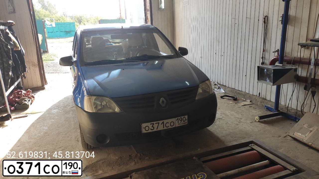 Фото автомобиля RENAULT LOGAN, 2006 — госномер О371СО190. Цвет: СИНИЙ