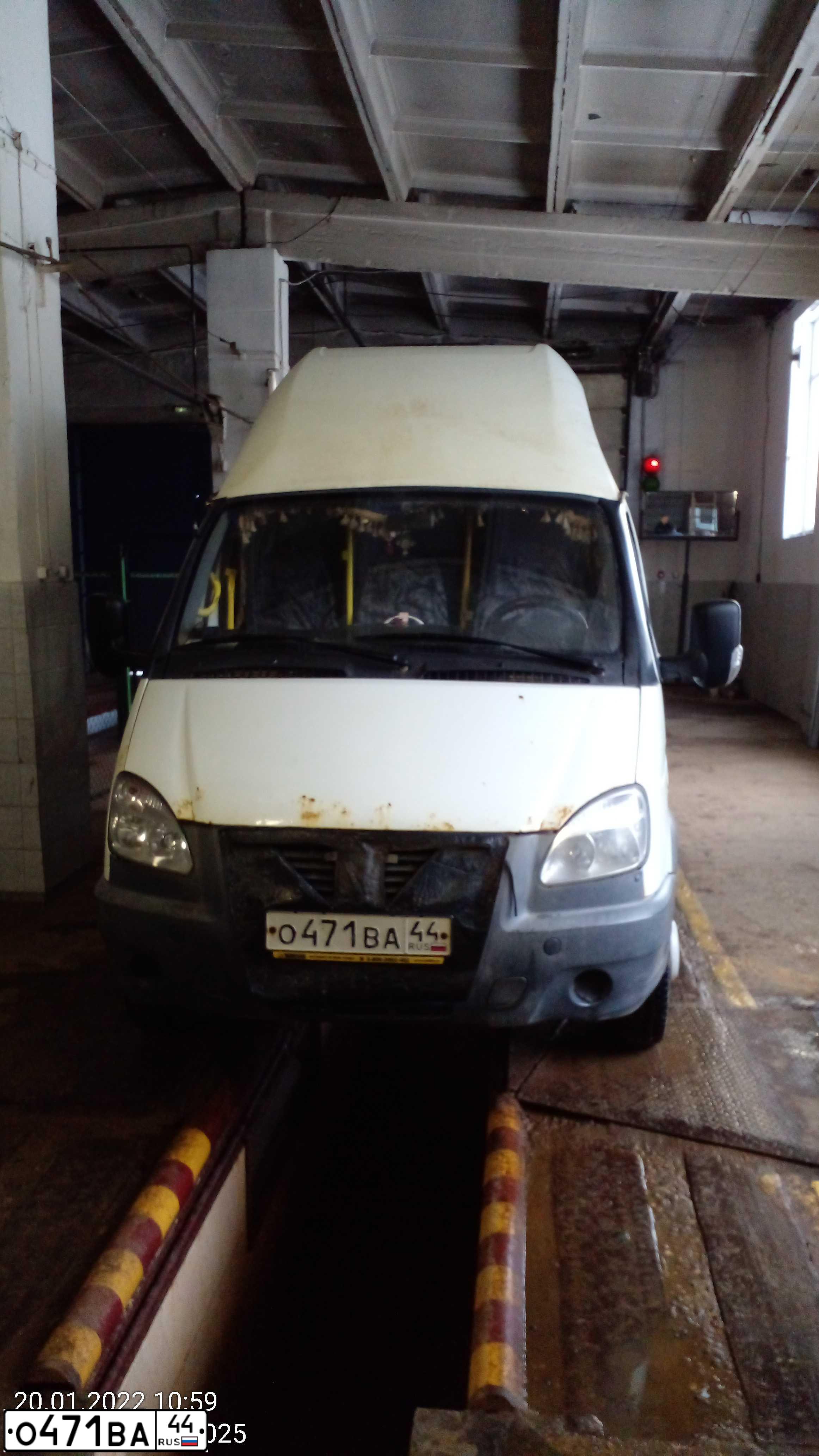 Фото автомобиля GAZ 3221 EL, 2014 — госномер О471ВА44. Цвет: Белый