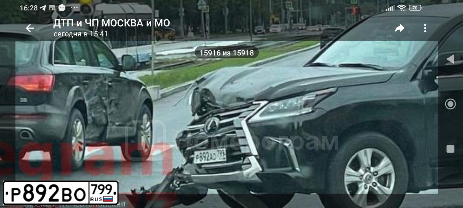 Фото автомобиля BMW SERIE 1, 2017 — госномер Р892ВО799. Цвет: ОРАНЖЕВЫЙ