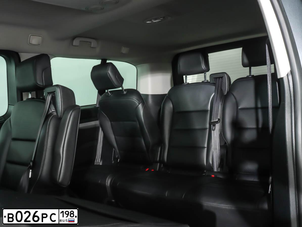Фото автомобиля PEUGEOT TRAVELLER, 2019 — госномер С513АН198. Цвет: ТЕМНО-СЕРЫЙ