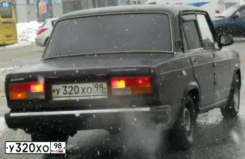 Фото автомобиля LADA 2107, 2000 — госномер У320ХО98. Цвет: ФИОЛЕТОВЫЙ