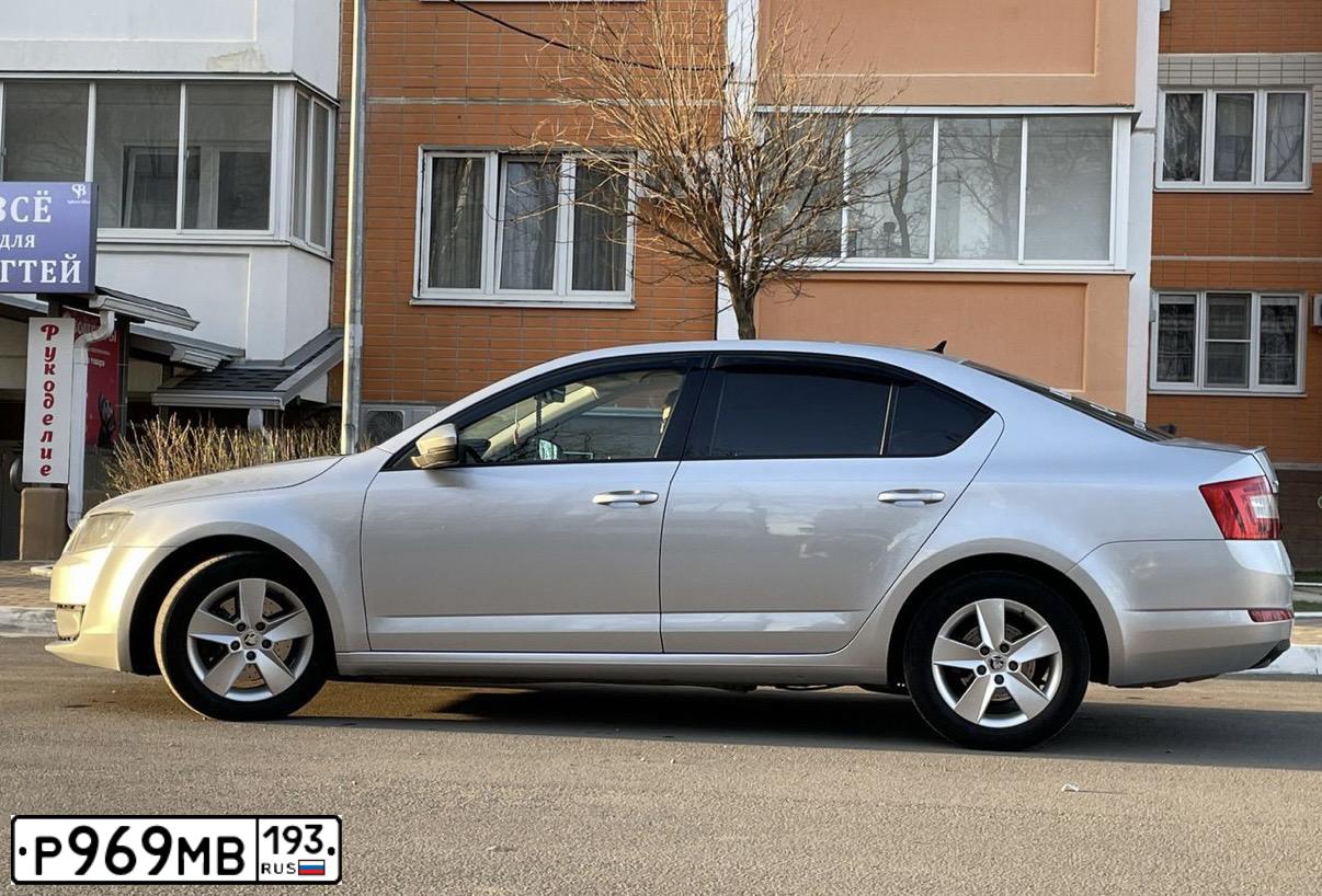 Фото автомобиля SKODA OCTAVIA, 2014 — госномер О781УВ178. Цвет: Серебристый