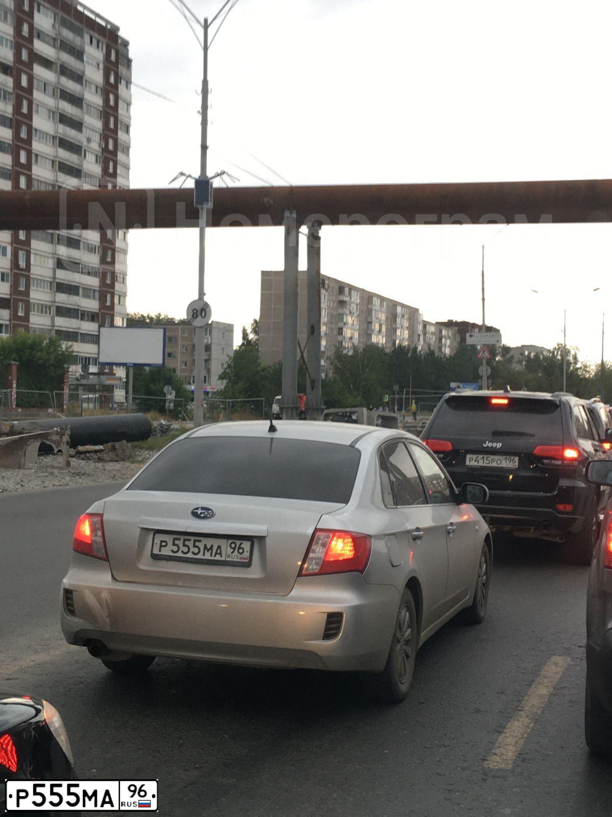 Фото автомобиля SUBARU IMPREZA, 2008 — госномер Р555МА96. Цвет: СВЕТЛО-СЕРЫЙ