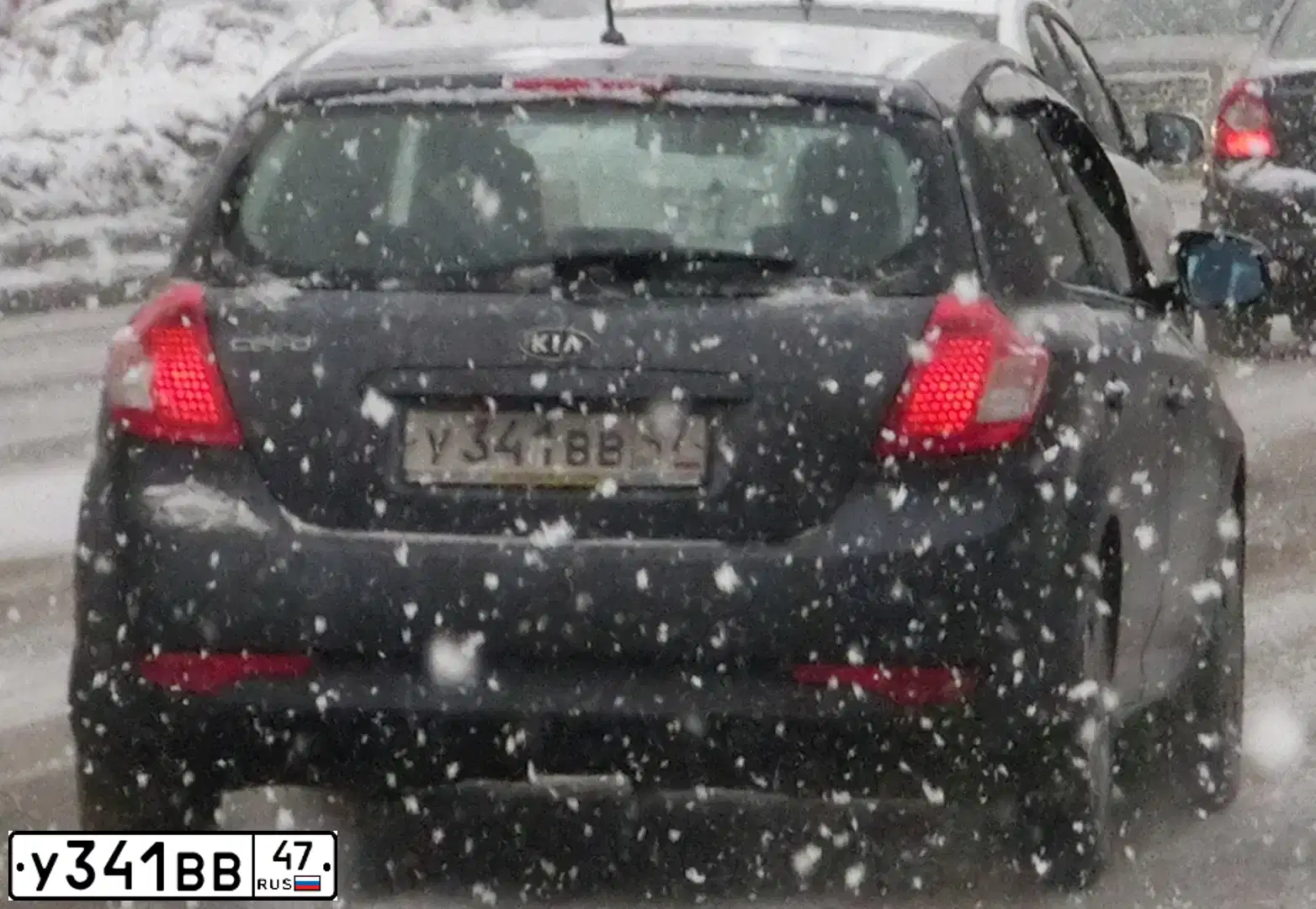 Фото автомобиля KIA CEED, 2011 — госномер Т052ВК198. Цвет: СЕРЫЙ