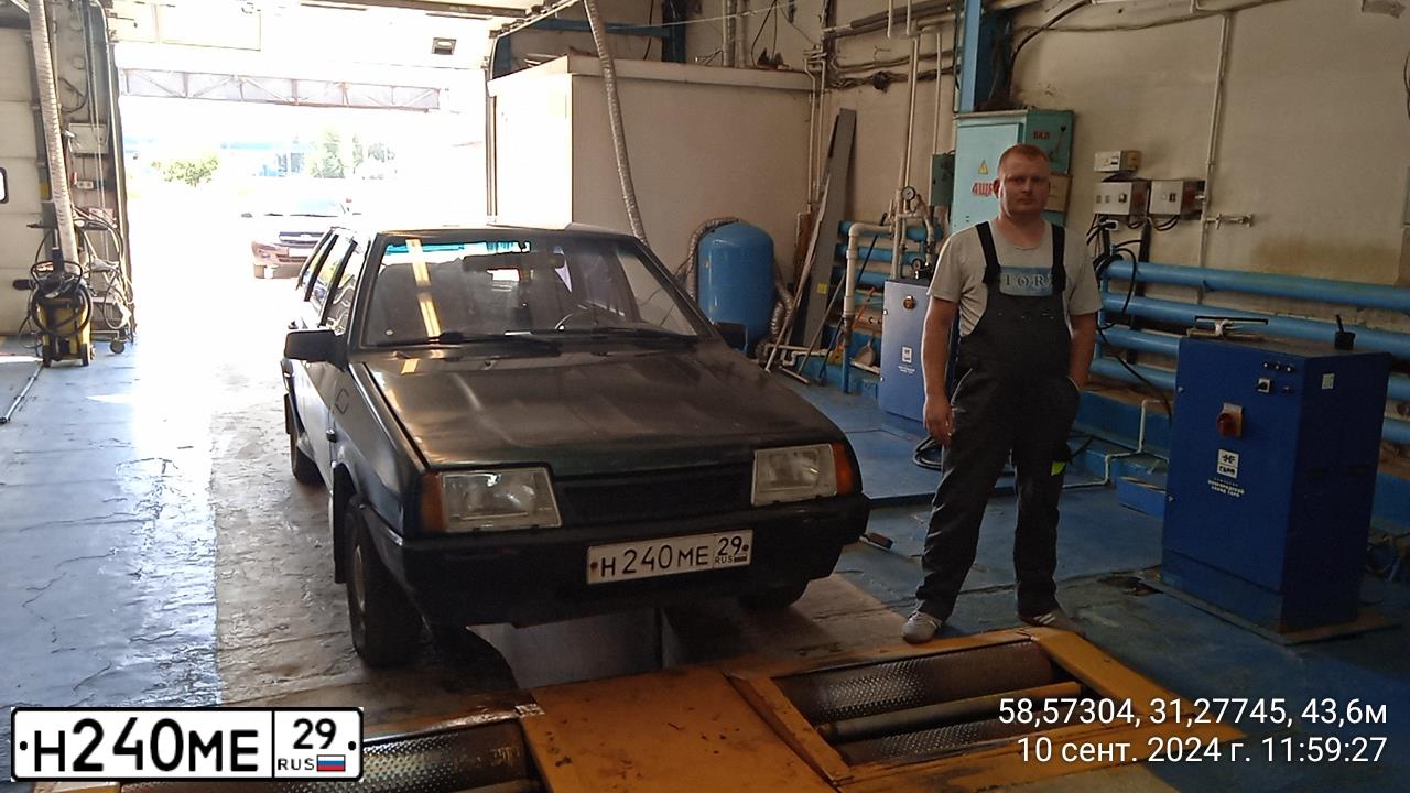 Фото автомобиля LADA 2112 LADA, 2007 — госномер А129НХ147. Цвет: ЧЕРНЫЙ МЕТАЛЛИК