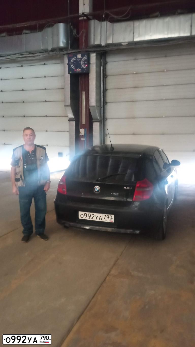 Фото автомобиля BMW SERIE 1, 2008 — госномер О992УА790. Цвет: ЧЕРНЫЙ