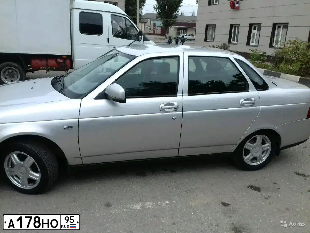 Фото автомобиля LADA 2170 PRIORA, 2010. Цвет: СВЕТЛО-СЕРЕБРИСТЫЙ МЕТАЛЛ