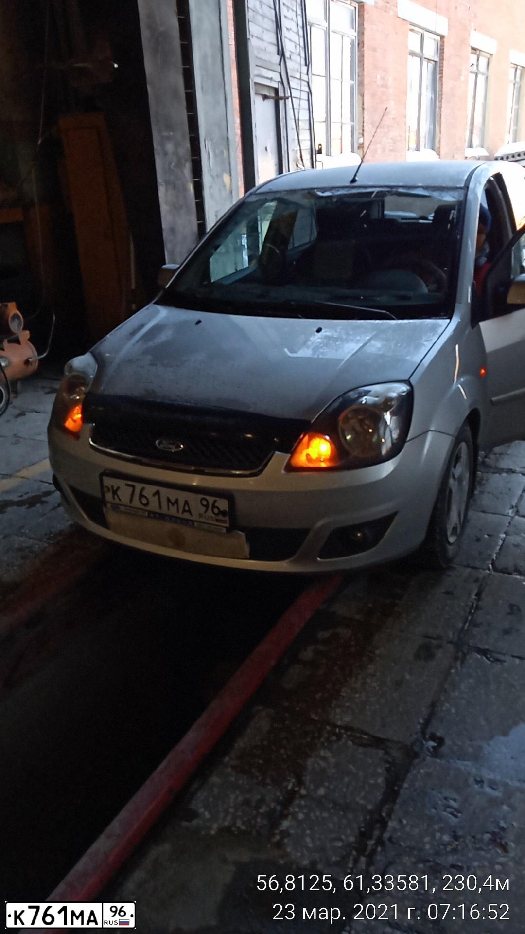 Фото автомобиля FORD FIESTA / ASPIRE, 2007 — госномер К761МА96. Цвет: СЕРЫЙ