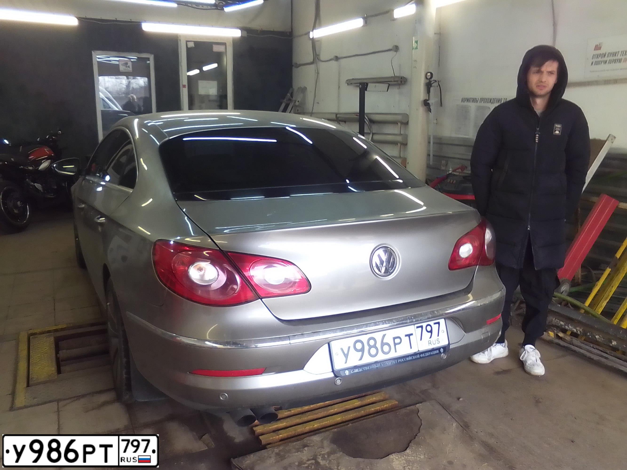 Фото автомобиля VOLKSWAGEN PASSAT, 2010 — госномер А222ВН77. Цвет: БЕЖЕВЫЙ
