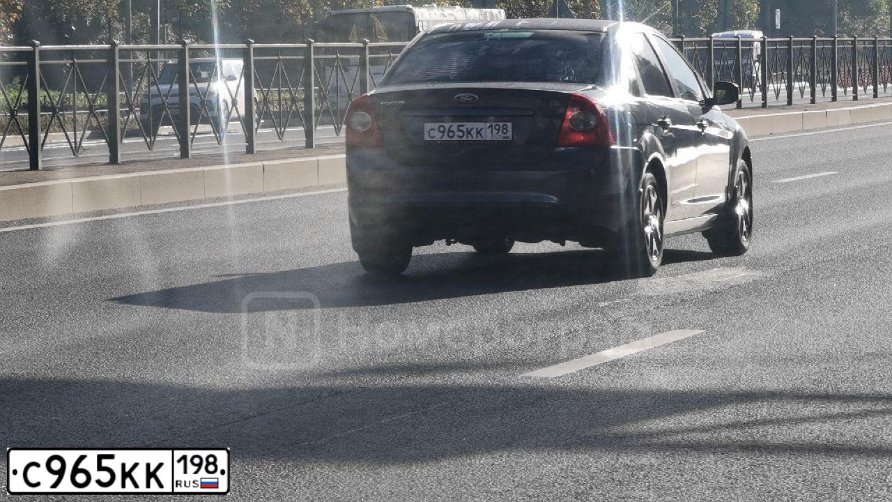 Фото автомобиля FORD FOCUS, 2010 — госномер С965КК198. Цвет: ТЕМНО-СЕРЫЙ