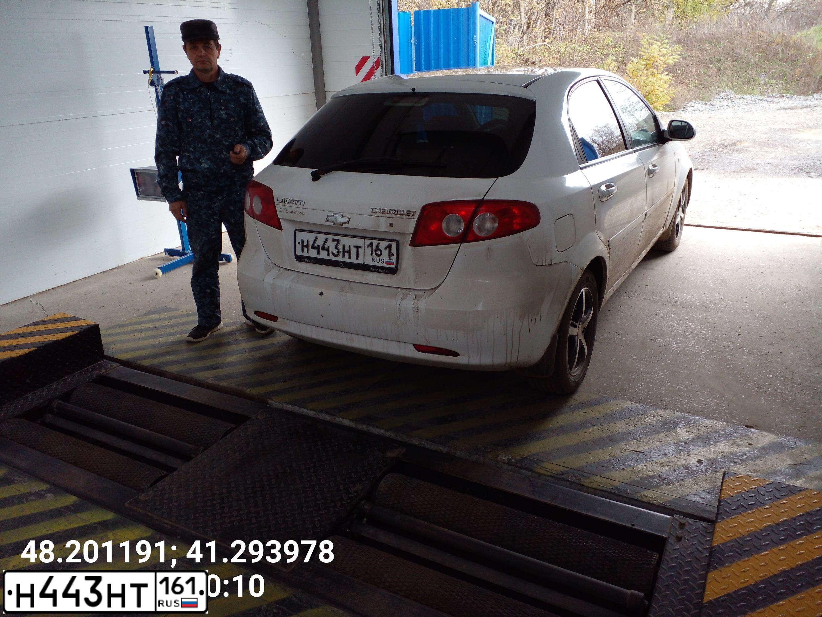 Фото автомобиля CHEVROLET LACETTI, 2006 — госномер У558ОС761. Цвет: Белый