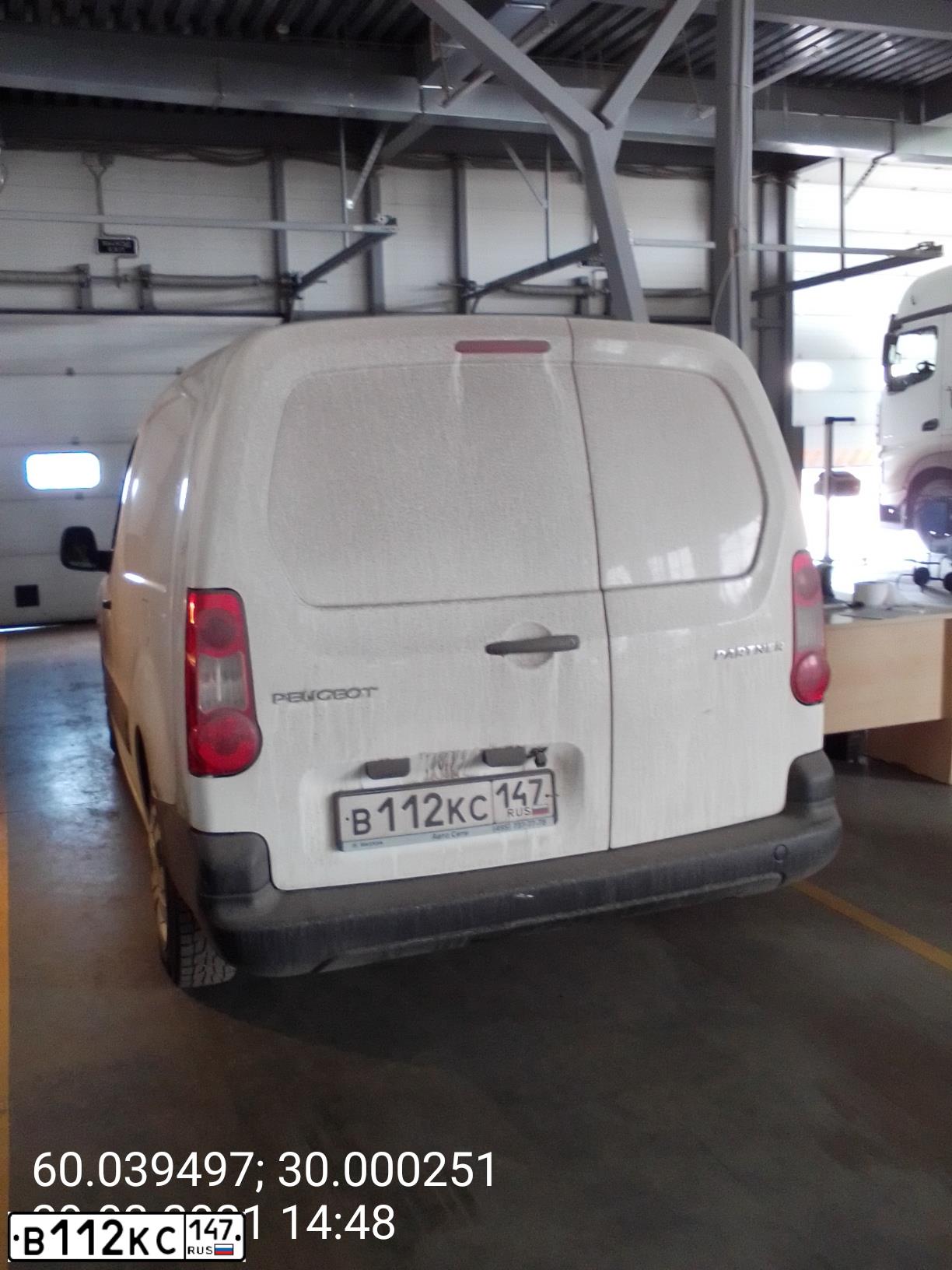 Фото автомобиля PEUGEOT PARTNER, 2013 — госномер У752ОН790. Цвет: Белый