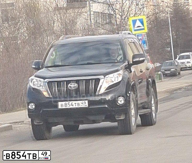 Фото автомобиля TOYOTA LANDCRUISER, 2014 — госномер В854ТВ49. Цвет: ЧЕРНЫЙ