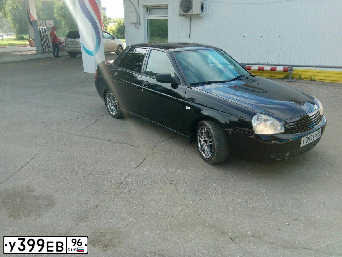 Фото автомобиля LADA 2170 PRIORA, 2009 — госномер Е318УК82. Цвет: Сине-Черный