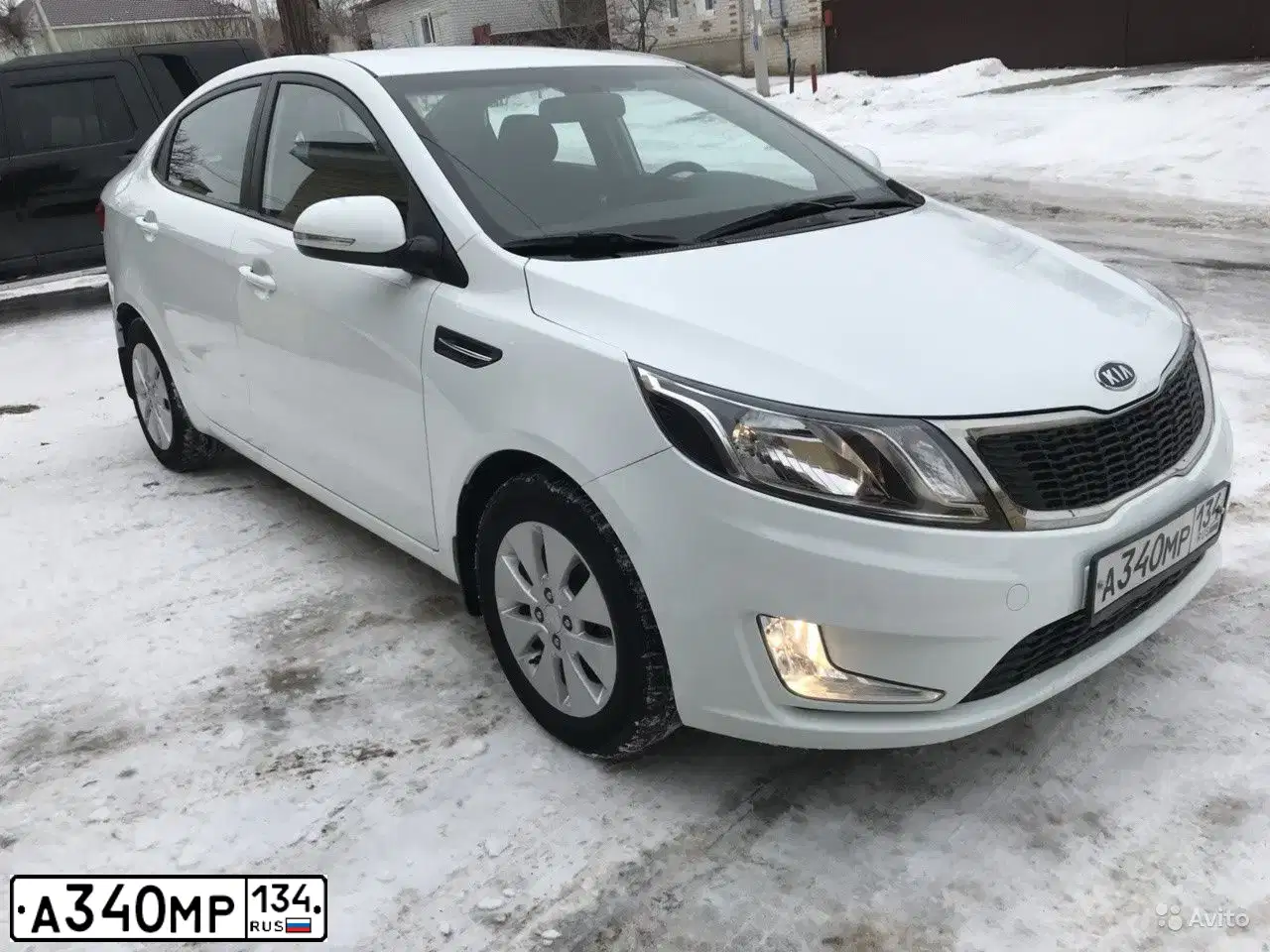 Фото автомобиля KIA RIO, 2012 — госномер А340МР134. Цвет: Белый
