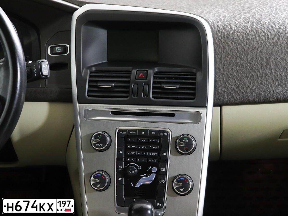 Фото автомобиля VOLVO XC60, 2011 — госномер М135ТН198. Цвет: ЧЕРНЫЙ