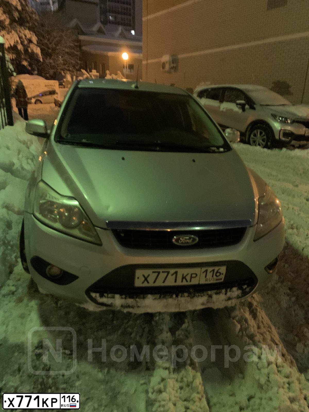 Фото автомобиля FORD FOCUS, 2009 — госномер М888ОХ116. Цвет: серебристый