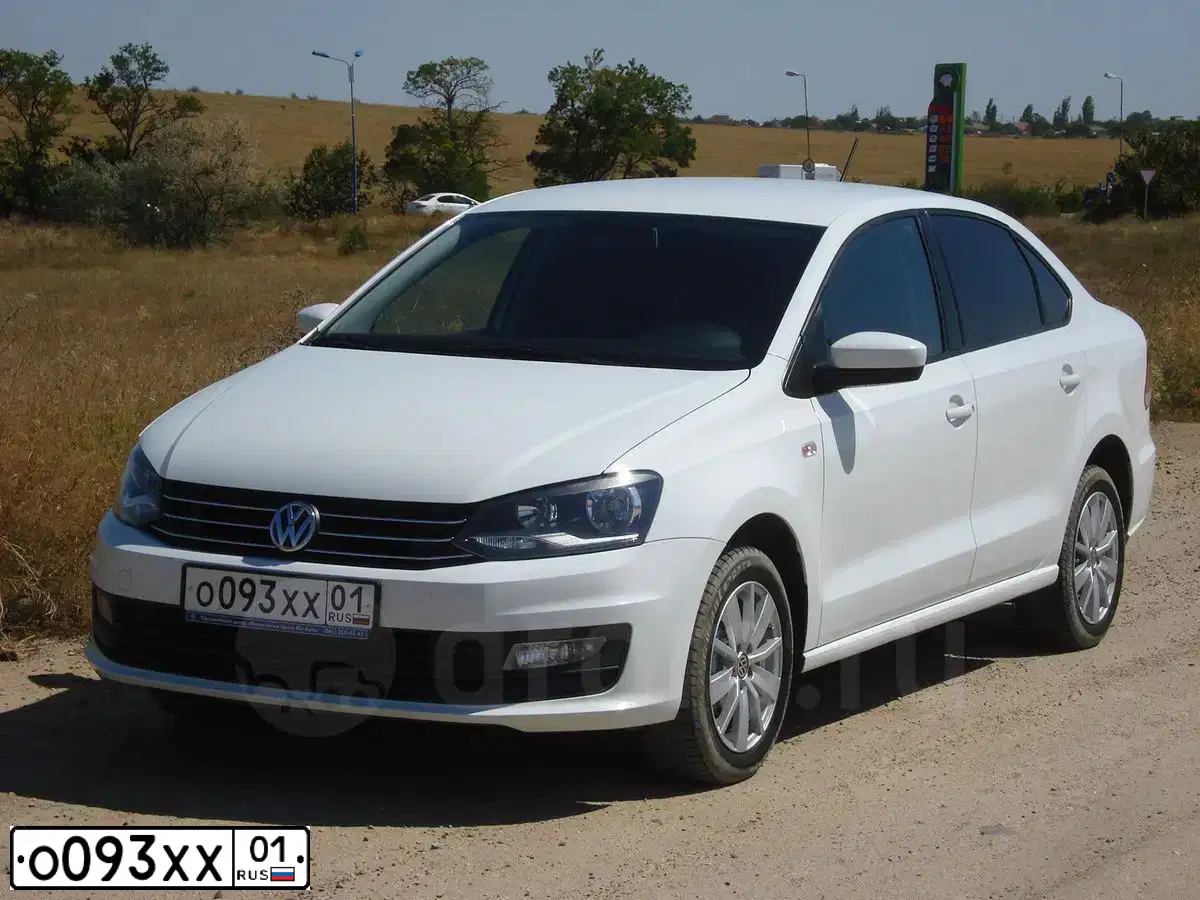 Фото автомобиля VOLKSWAGEN POLO, 2015 — госномер В678ВК82. Цвет: БЕЛЫЙ