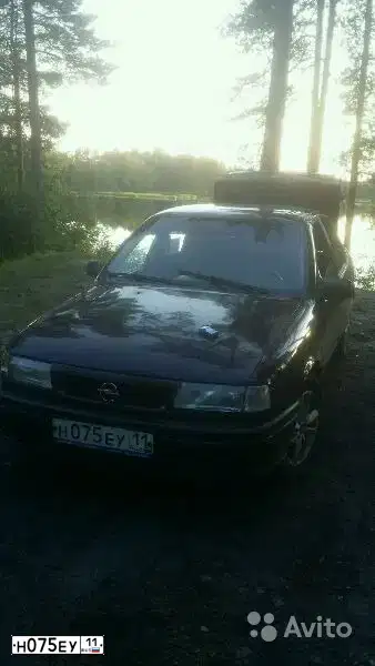 Фото автомобиля OPEL VECTRA, 1992 — госномер Р689МО11. Цвет: ФИОЛЕТОВЫЙ