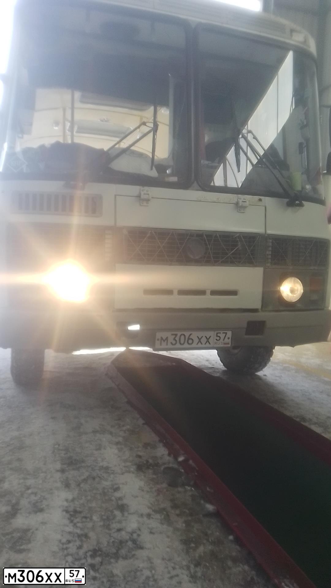 Фото автомобиля PAZ 3205, 2012 — госномер М306ХХ57. Цвет: БЕЛЫЙ