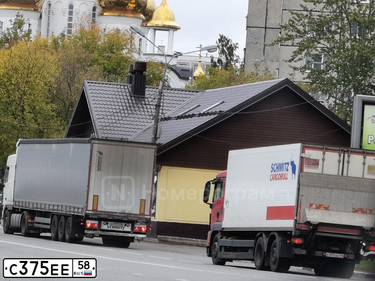 Фото автомобиля MAN TGS 26.XXX /6X2/, 2011 — госномер С375ЕЕ58. Цвет: КРАСНО-БЕЛЫЙ