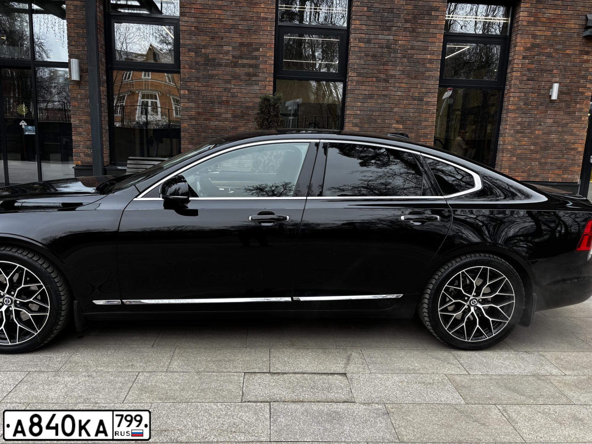 Фото автомобиля VOLVO S90, 2017 — госномер У880СО797. Цвет: ЧЕРНЫЙ