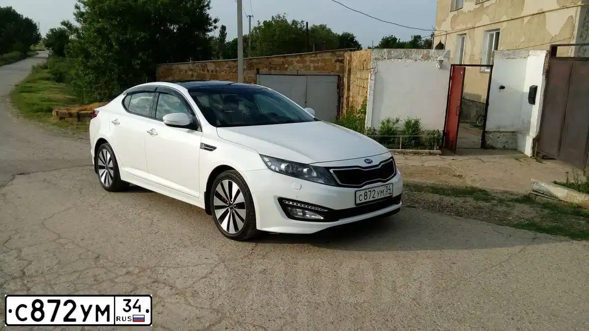 Фото автомобиля KIA MAGENTIS / OPTIMA, 2012 — госномер К828КУ82. Цвет: ЖЕМЧУЖНО-БЕЛЫЙ